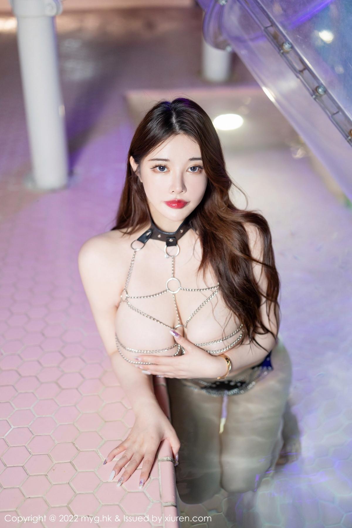 软软爱吃肉户外泳池+室内浴缸情趣服饰秀傲人豪乳绝美写真41P 3